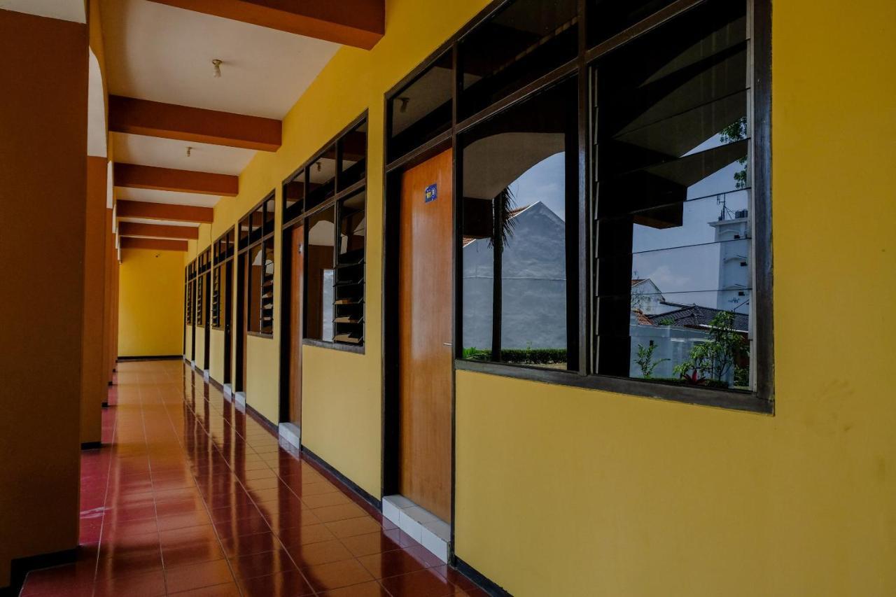 Oyo 1342 Uniga Malang Family Residence Kültér fotó
