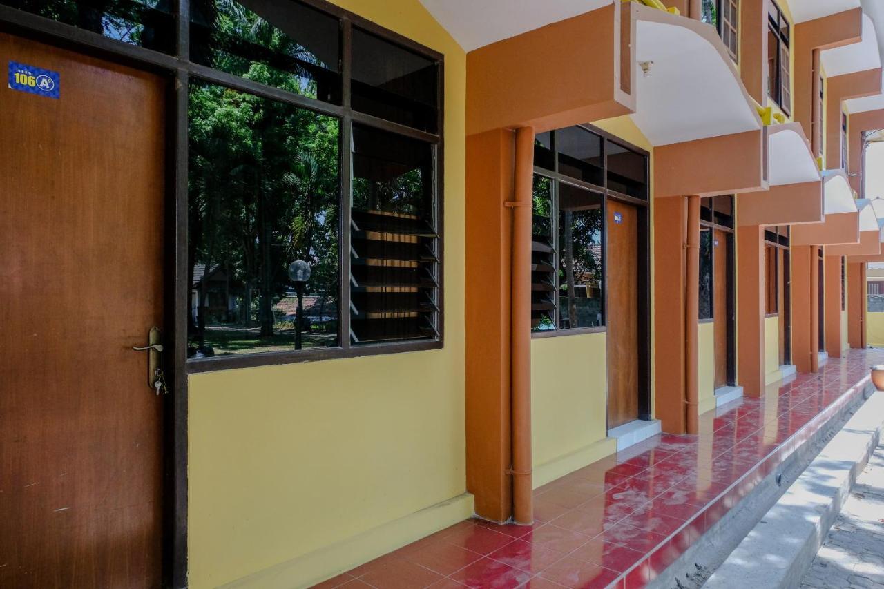 Oyo 1342 Uniga Malang Family Residence Kültér fotó