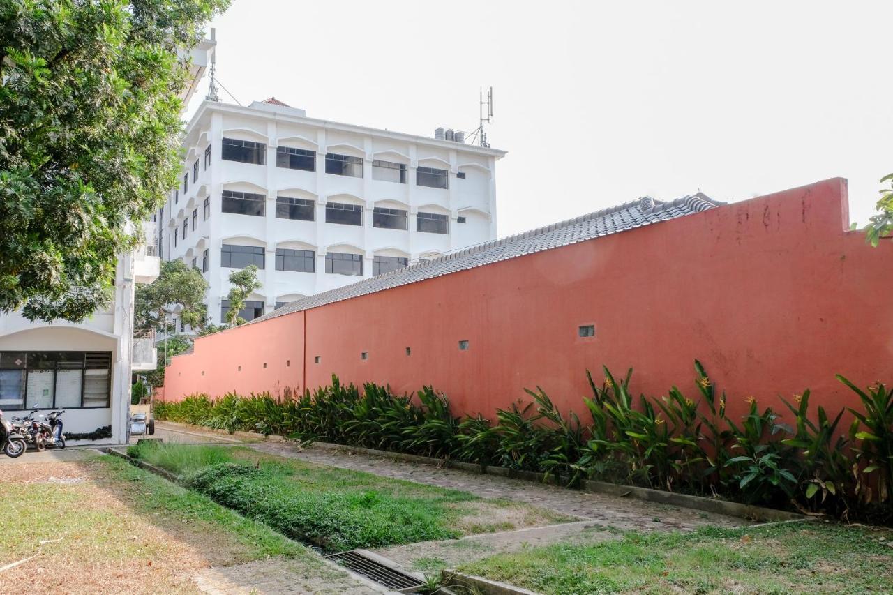 Oyo 1342 Uniga Malang Family Residence Kültér fotó