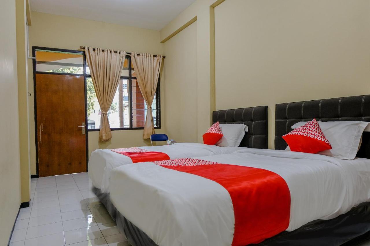 Oyo 1342 Uniga Malang Family Residence Kültér fotó