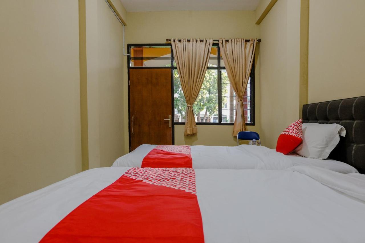 Oyo 1342 Uniga Malang Family Residence Kültér fotó