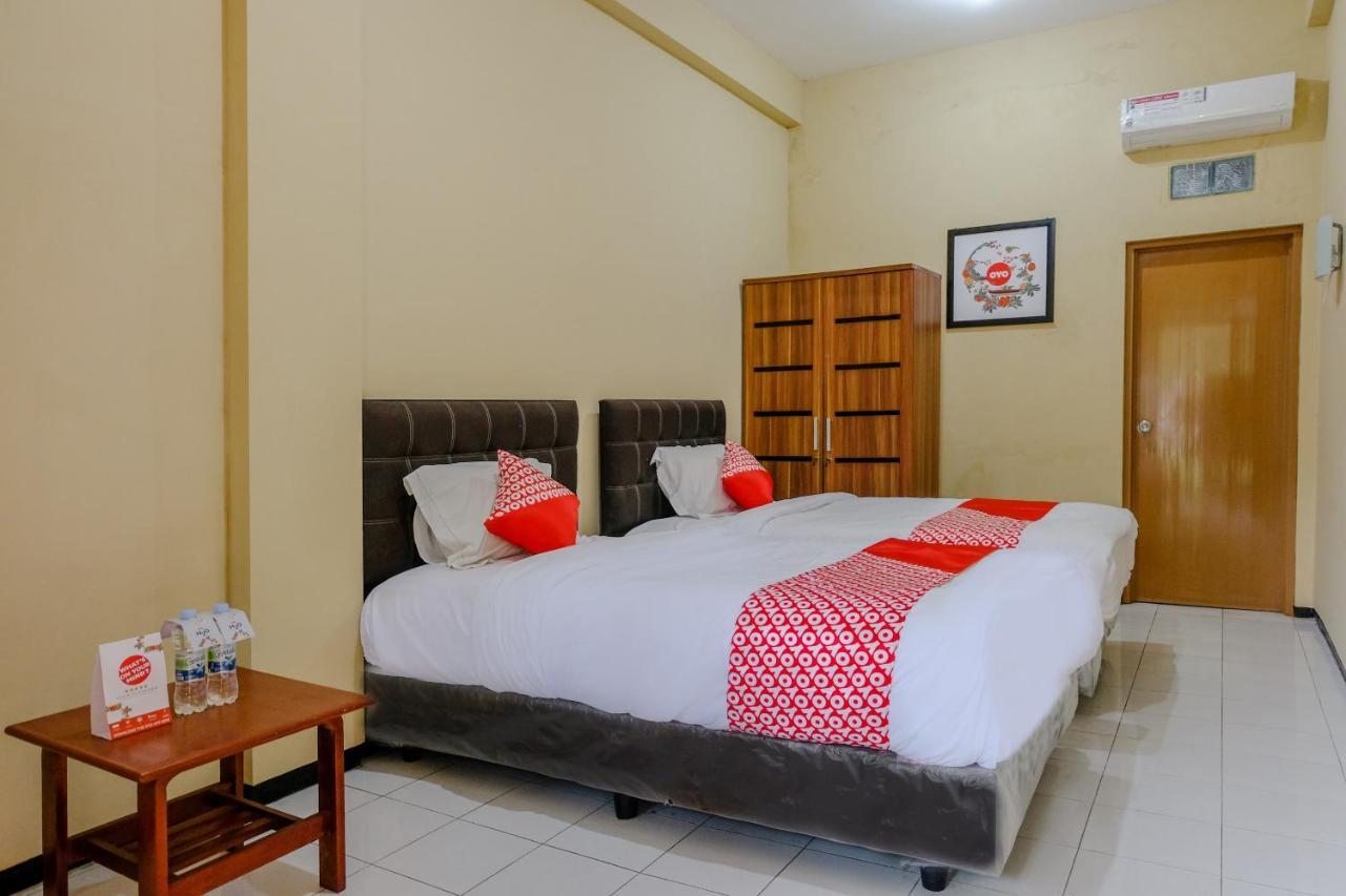 Oyo 1342 Uniga Malang Family Residence Kültér fotó